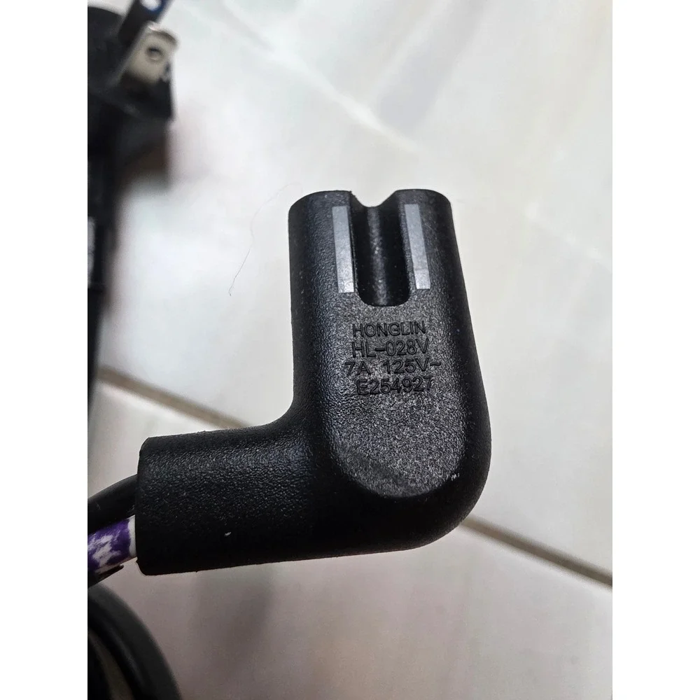 Honglin HL-028V 2-Prong Right Angle Power Cord C7 Non-Polarized 7A 125V Black A4